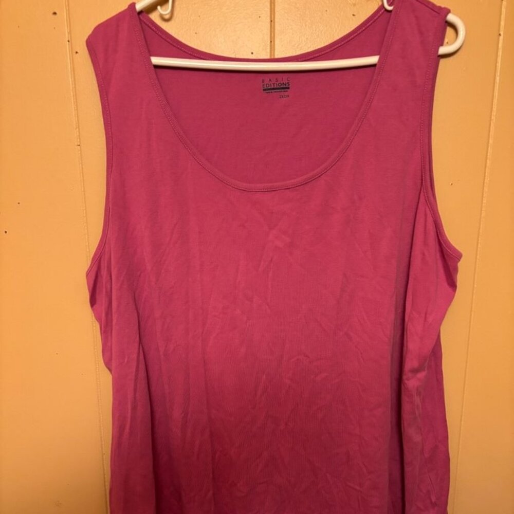 LADIES BASIC EDITION SIZE 2X SLEEVELESS TOP. EUC
